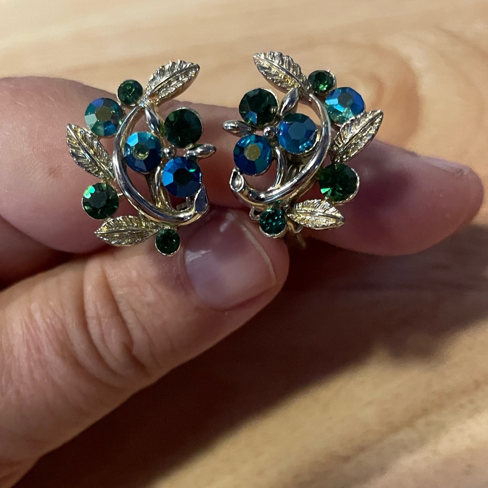Lisner Vintage Signed Gold Sparkle Clip on‎ Earrings Aurora Borealis Rhinestones